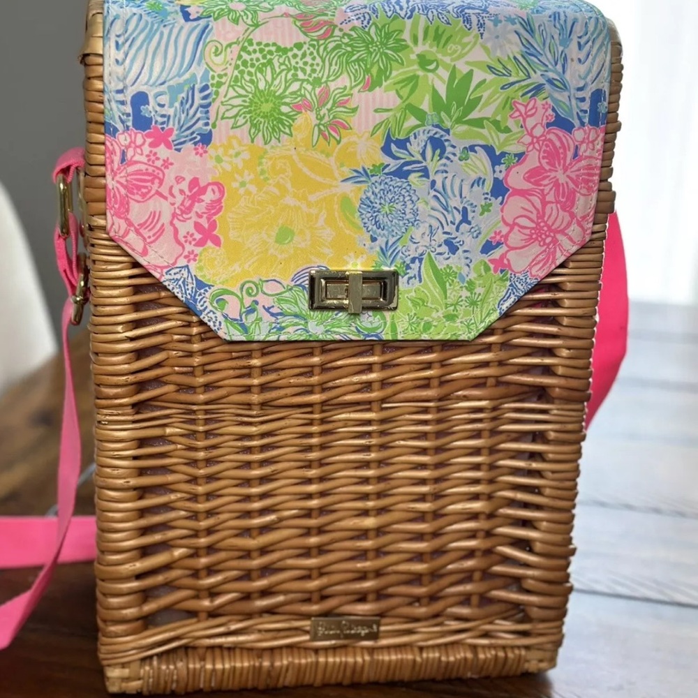 Lilly Pulitzer Cheek to Cheek Picnic Basket/Wine Basket.